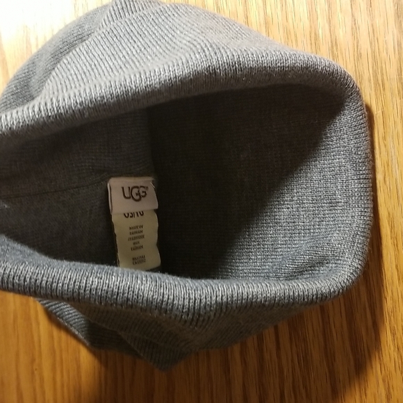 UGG WINTER HAT - Picture 4 of 5